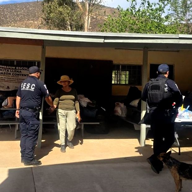 Llevan Donativos a Familias Afectadas por la Tormenta 'Rachel' en Ensenada